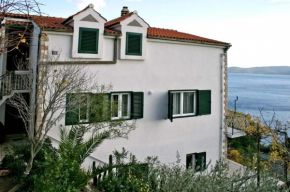 Apartments with a parking space Mimice, Omis - 4797